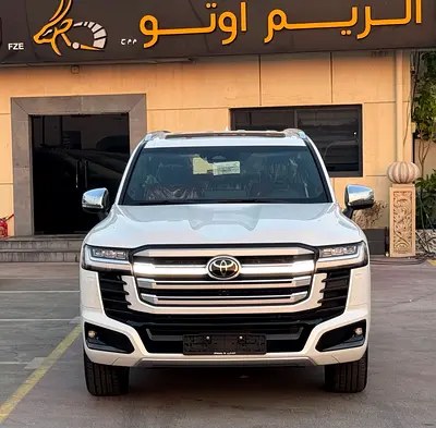 نمای دیگر تویوتا لندکروزر VXR 2026