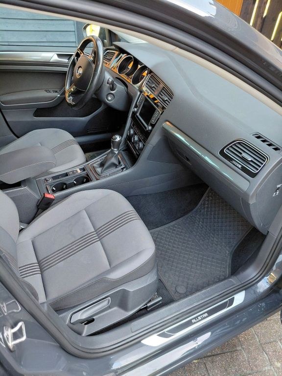 نمای دیگر فولکس واگن گلف واریانت آلاستار 4Motion 2.0 TDI