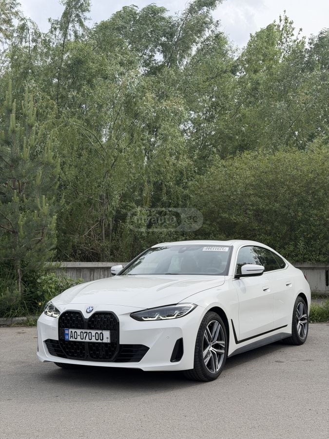 نمای دیگر بی ام و i xDrive 4dr چهار چرخ محرک H 2024